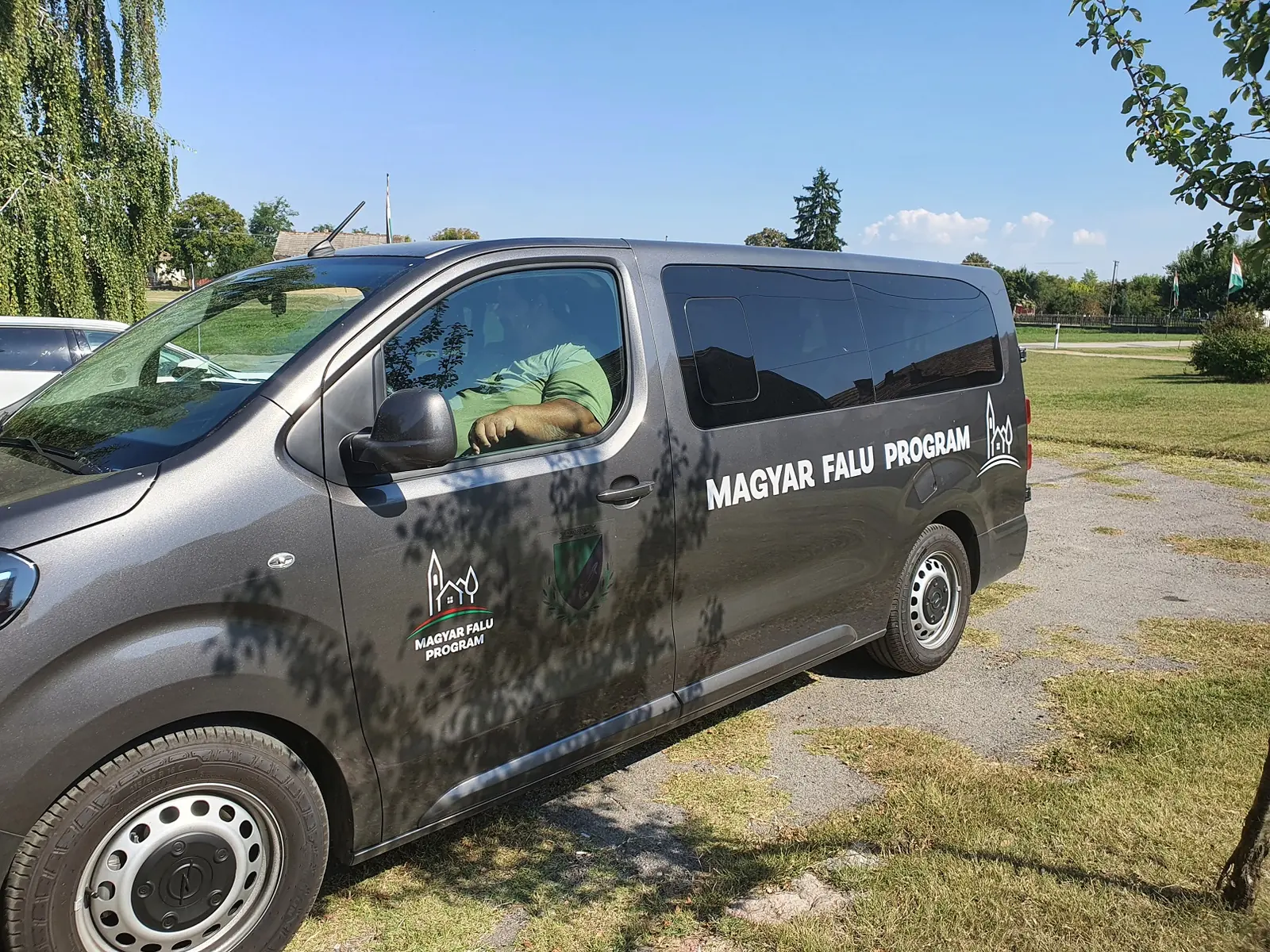 Új falugondnoki kisbusz
